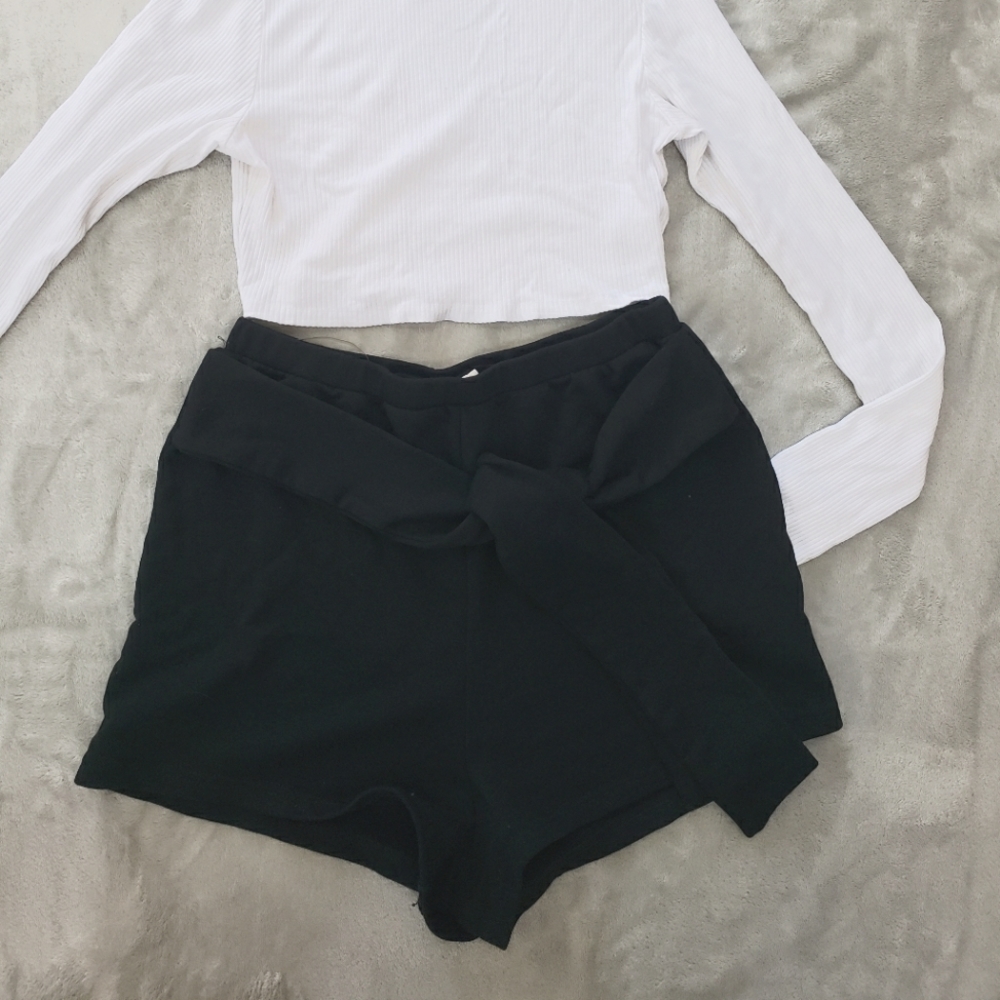Black shorts with tie